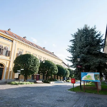 Oroszlan Hotel